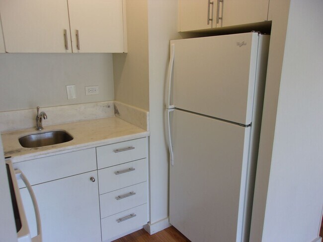 Building Photo - C0386 - ALA WAI TOWNHOUSE