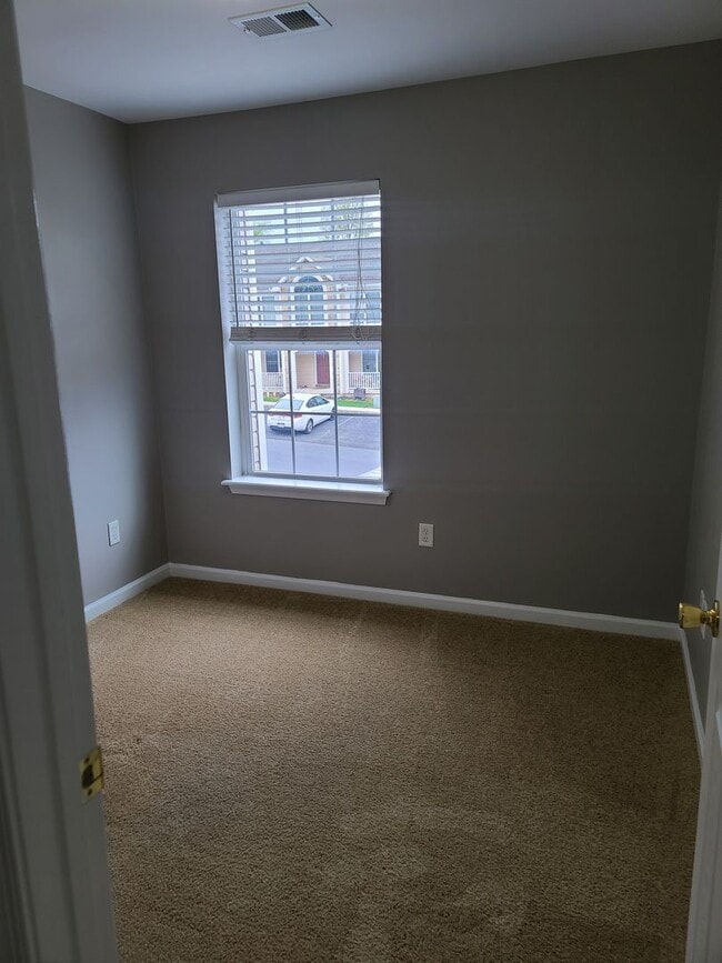 Building Photo - 3 Bedroom Townhome for Rent in Waynesboro!