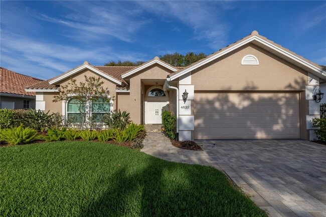 Building Photo - 4832 Queen Palm Terrace NE