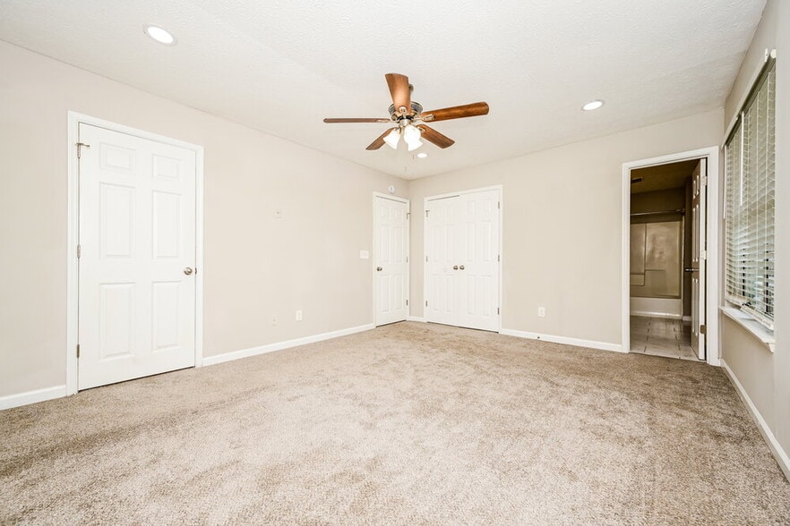 Building Photo - 2921 Sunset Ct