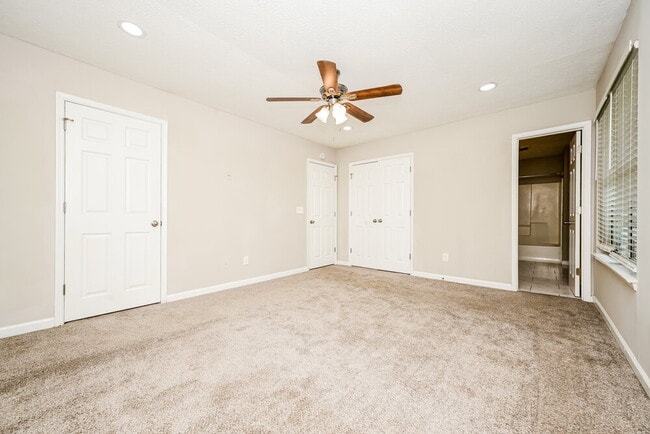 Building Photo - 2921 Sunset Ct