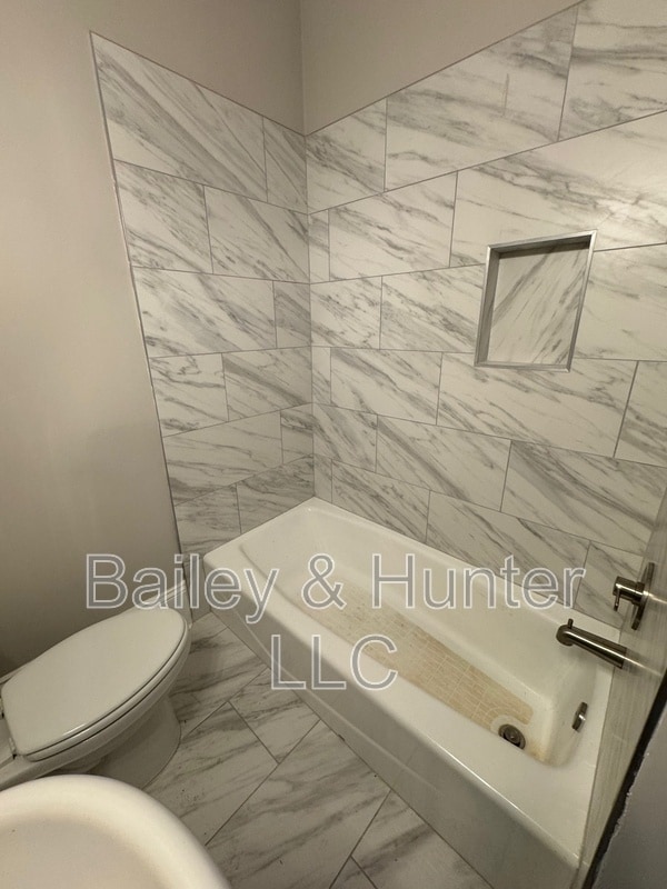 Building Photo - 1385 Hartford Ave SW