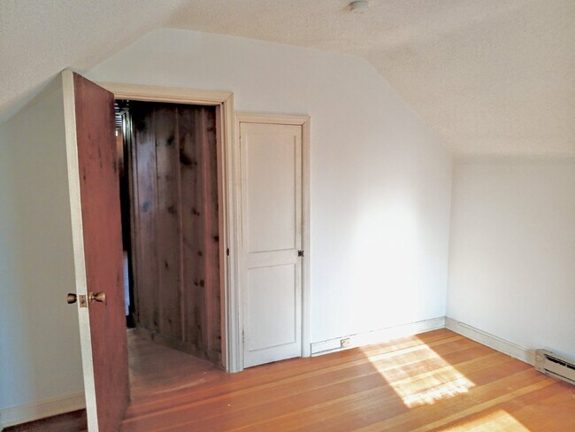 Building Photo - Adorable 4 Bed | 2 Bath in Longfellow