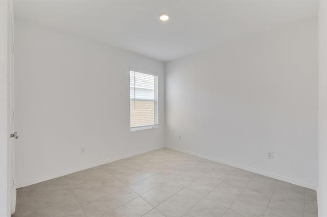 Building Photo - 2625 Kingsman Dr