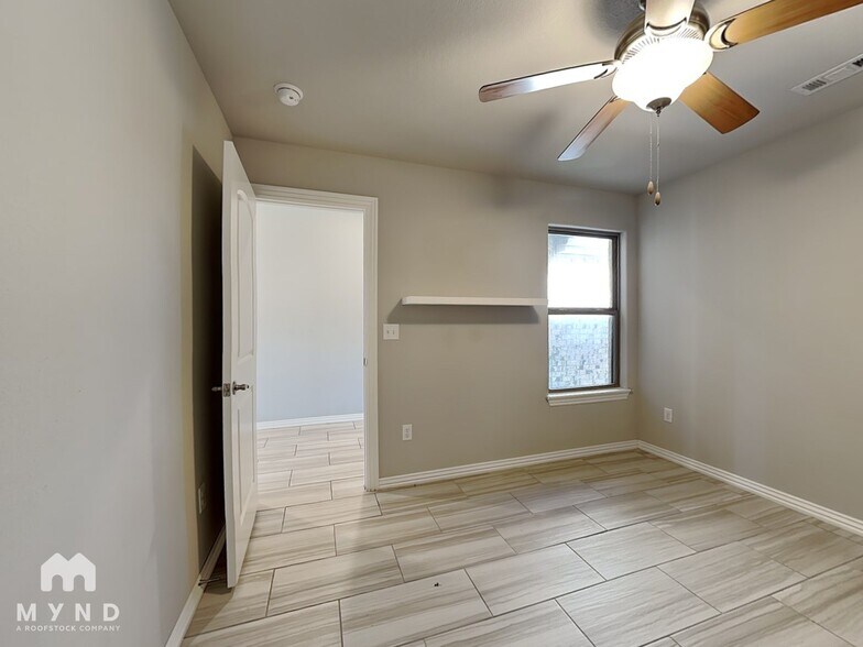 Building Photo - 480 Holly St