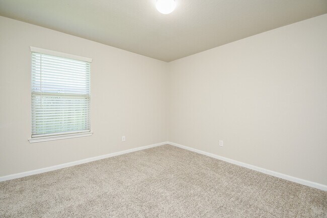 Building Photo - 7206 Highland Chase Dr