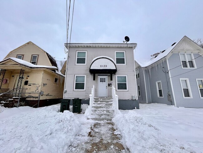 Primary Photo - 1123 Pine St