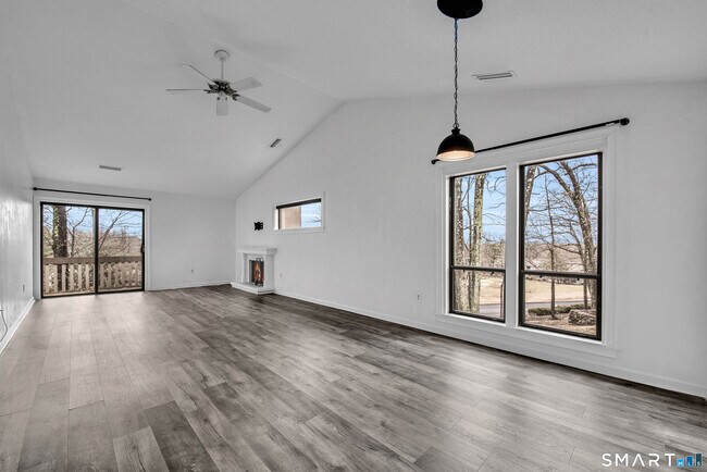 Building Photo - 7 Cottonwood Dr
