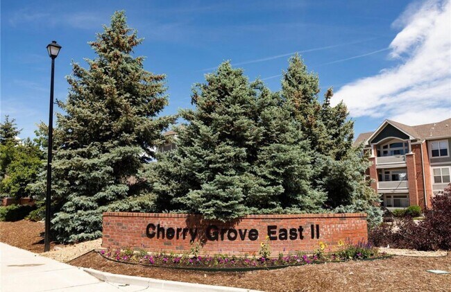 Building Photo - Move in Ready!!  3 Bedroom Condo - Cherry Grove - Aurora.....