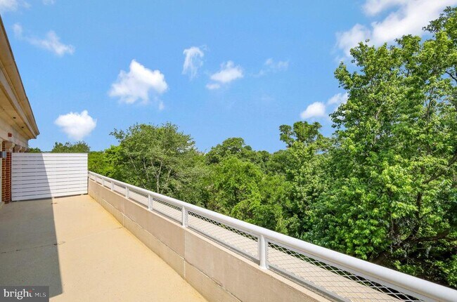 Building Photo - 635 Slaters Ln