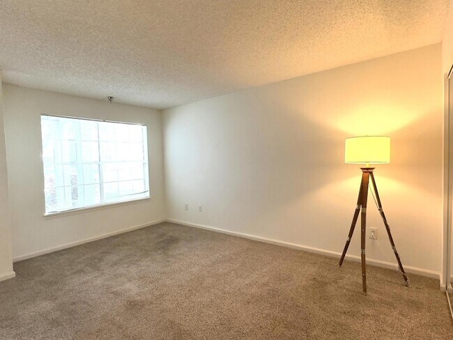 Building Photo - 1000 Crystal Way