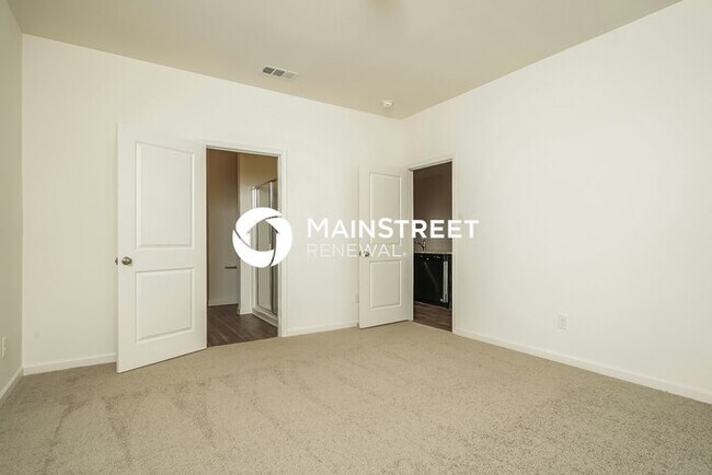 Building Photo - 4 Bedroom Pet-Friendly Home in Crowley, TX with Main Street Renewal