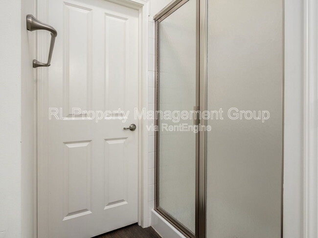 Building Photo - 5861 Yellowfin Ln