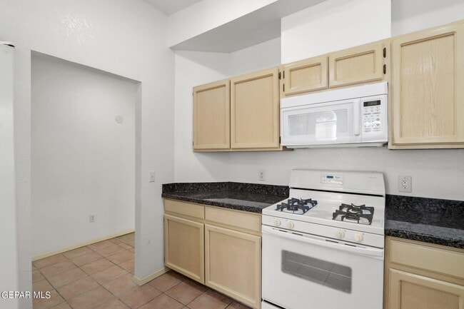 Building Photo - 205 N Alto Mesa Dr