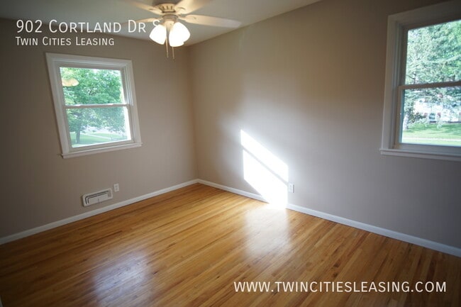 Building Photo - 902 Cortland Dr S
