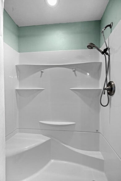 Building Photo - 428 Edwards Ave