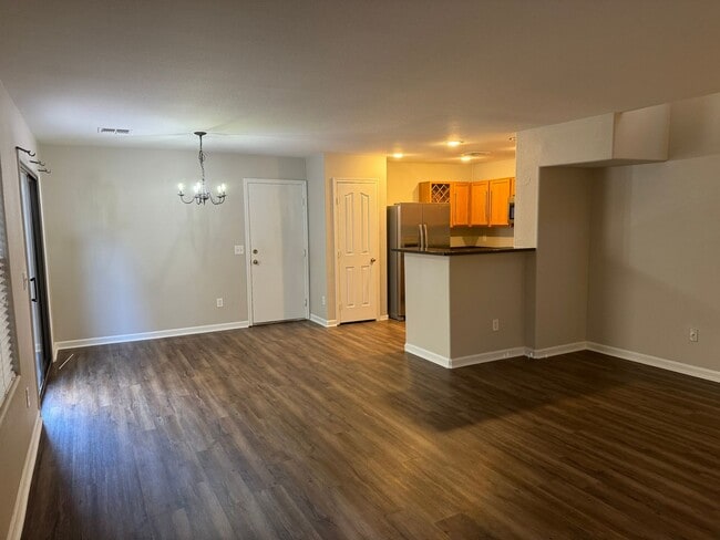 Building Photo - Fantastic 3-bedroom, 2-bathroom townhome  --  1/2 off first month's rent