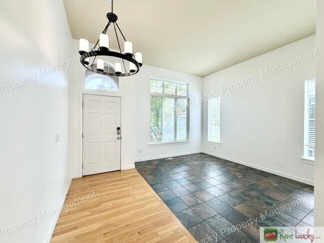 Building Photo - 16432 42nd Dr SE