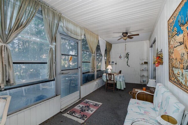 Building Photo - 8015 San Fernando Dr