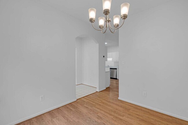Building Photo - 417 Belmont Cir