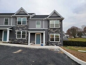Building Photo - 12 Burk Ct