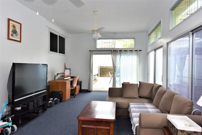 Building Photo - Large Home in beautiful Ahuimanu Area
