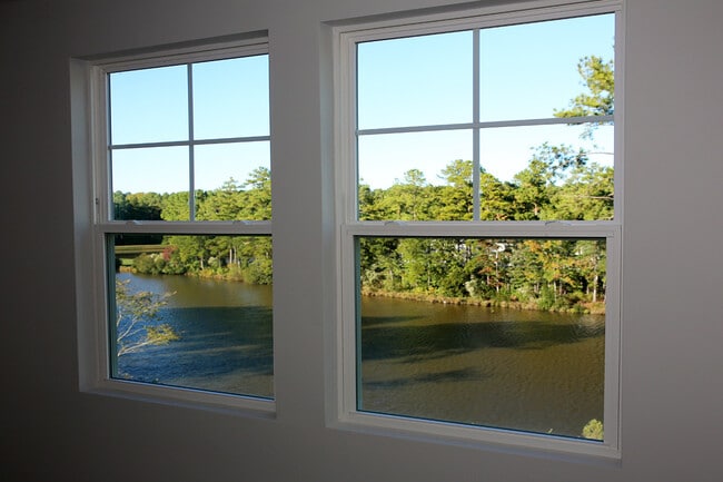 Building Photo - 1056 Shoreside Dr