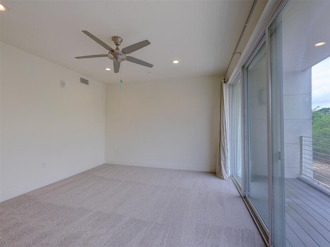 Building Photo - 604 N Bluff Dr