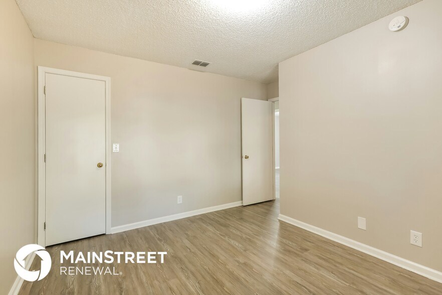 Building Photo - 5956 Wentworth Cir S