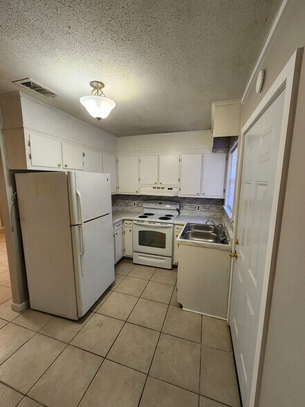 Building Photo - 6435 Open Rose Dr