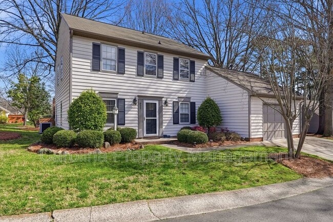 Building Photo - 805 Farm Tree Ln