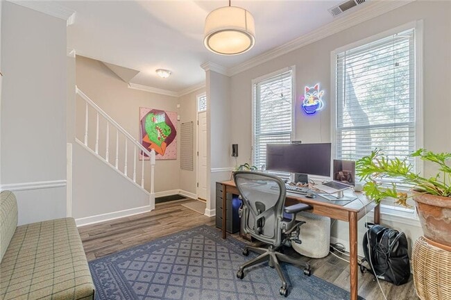 Building Photo - 656 Park Village Dr NE