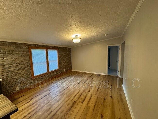 Building Photo - 321 Horseshoe Falls Rd