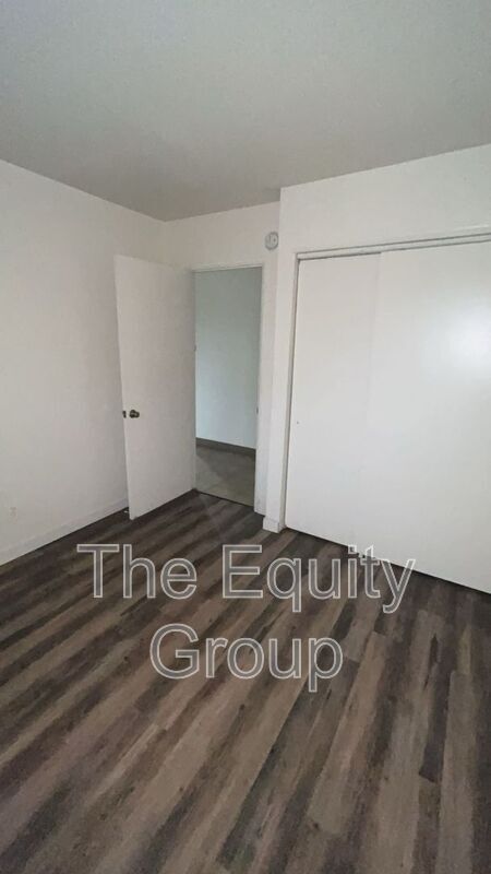 Building Photo - 331 E Elm St