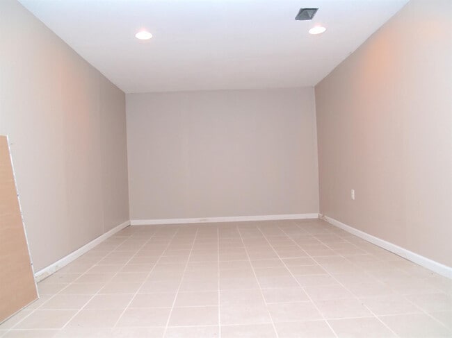 Building Photo - 2339 Pontiac Trail