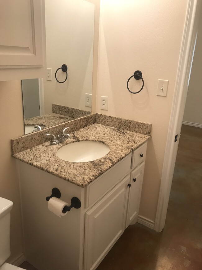 Building Photo - 3933 Riverside Pky