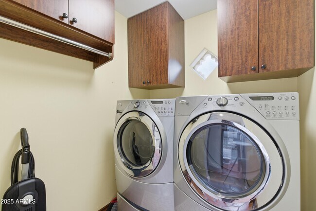 Building Photo - 5828 E Cactus Wren Rd