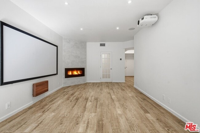 Building Photo - 1557 S Beverly Glen Blvd