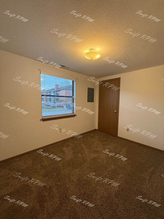 Building Photo - 706 W 25th St