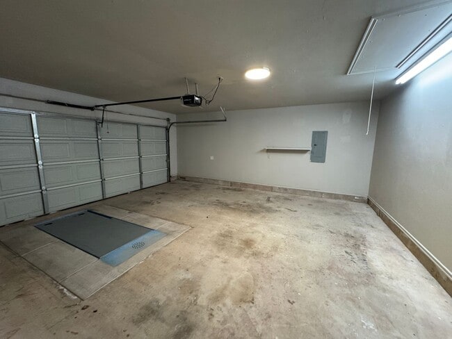 Building Photo - Charming 3 bedroom home with storm shelter in Norman! No carpet and a large pantry!