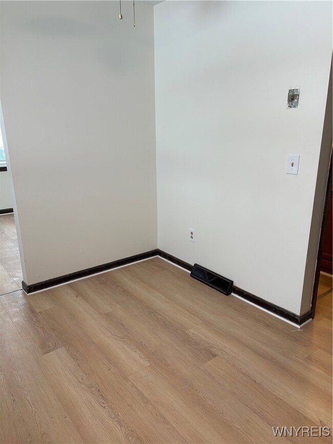 Building Photo - 431 Kaymar Dr