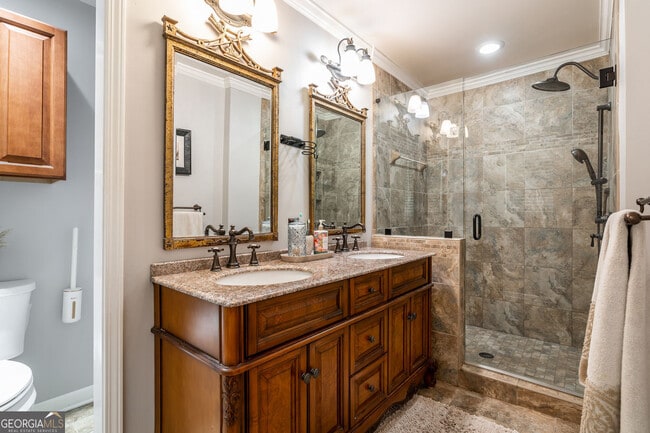 Building Photo - 1460 Valley View Rd