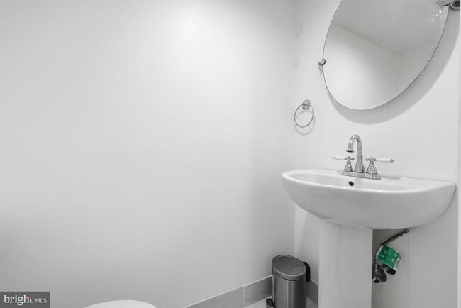 Building Photo - 10 Raleigh Pl