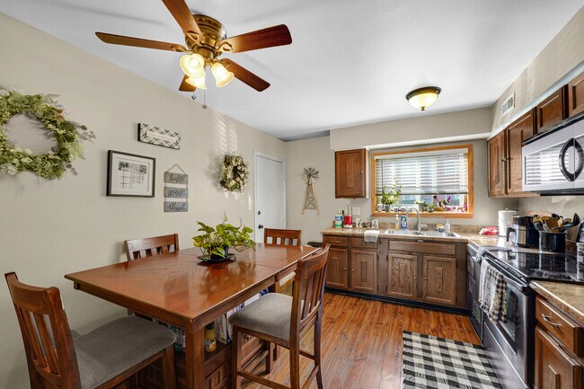 Building Photo - 9381 Bay Colony Dr