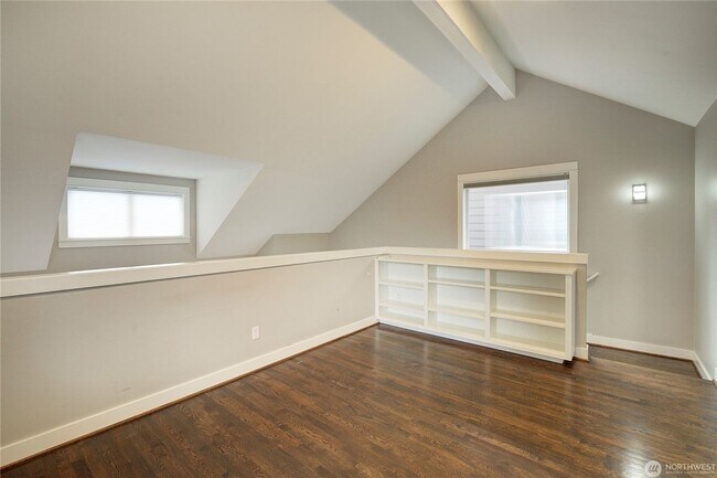 Building Photo - 2Bd/1.75Ba Seattle Home