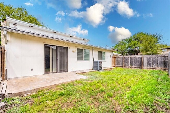 Building Photo - 304 W William Cannon Dr