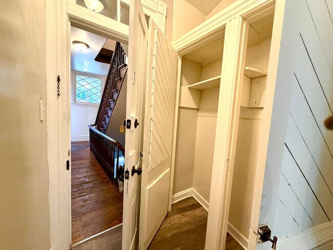 Building Photo - 162 S Potomac St