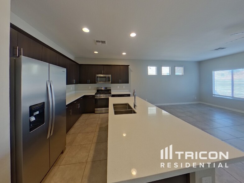 Building Photo - 42288 W Posada Dr