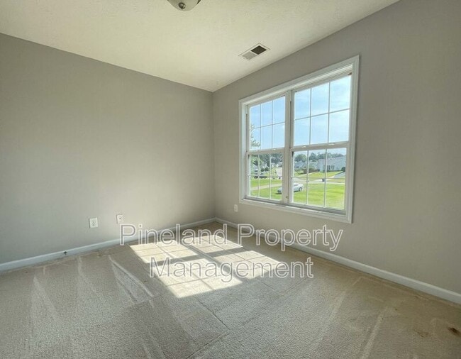 Building Photo - 395 Americana Dr