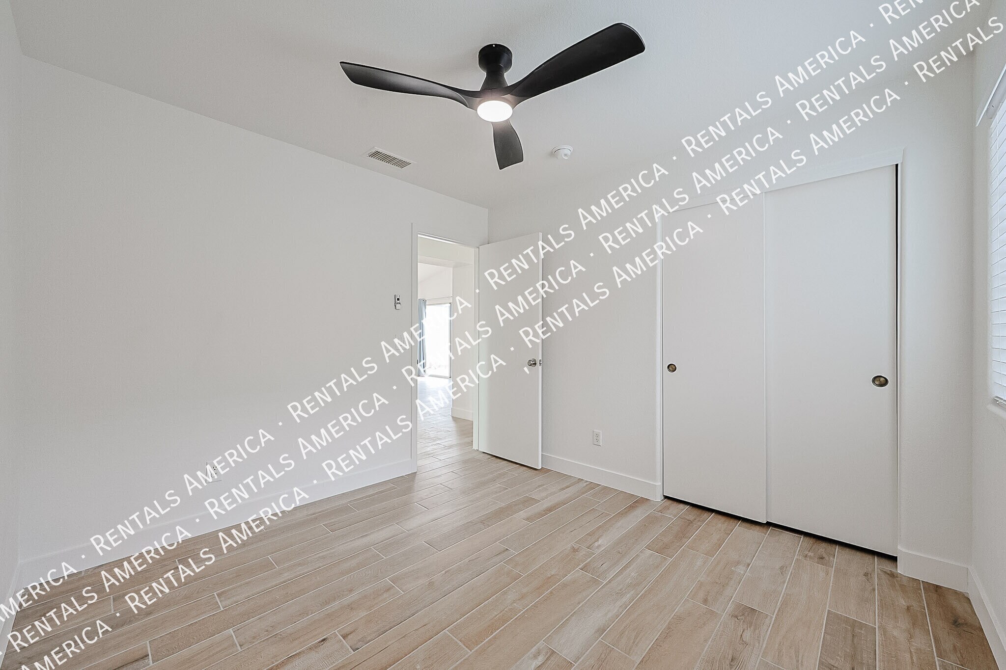 Building Photo - 3043 W Abraham Ln